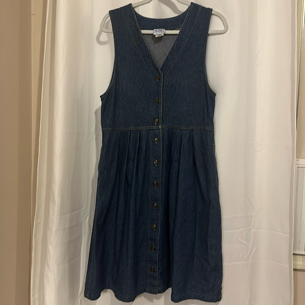 Vintage denim button‎ down dress with pockets. Size S (8-10) petite